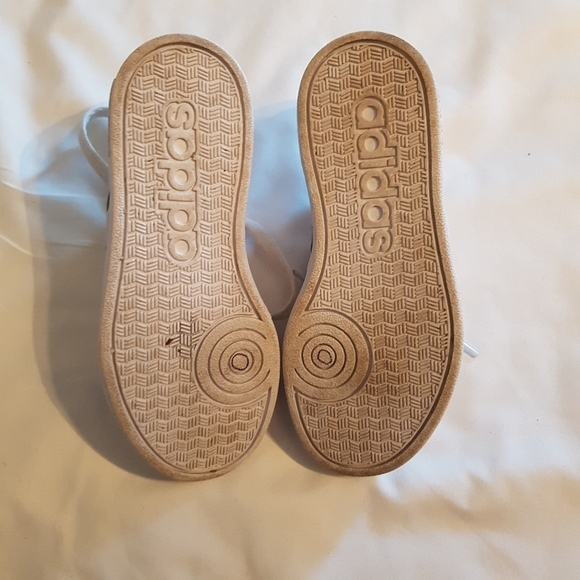 Adidas size 11K white leather shoes - Picture 6 of 9